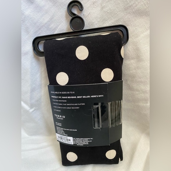 Torrid Leggings, size 00 Black Cream Polka Dots Crop Length Comfy Comfortable - Picture 3 of 6